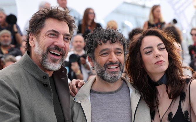 Javier Bardem Rodrigo Sorogoyen and Vicky Victoria Luengo at the El Ser Querido The Beloved photocall at the 79th annual Cannes Film Festival at Palais des Festivals on May 17, 2026 in Cannes, France Jacovides Moreau Bestimage El Ser Querido The Beloved photocall at the 79th annual Cannes Film Festival at Palais des Festivals on May 17, 2026 in Cannes, France Cannes France  Copyright: xJACOVIDES-MOREAUx xBESTIMAGExJACOVIDES-MOREAUx xBESTIMAGEx