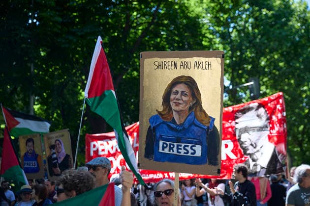 News Bilder des Tages Demonstration in favor of Palestine Madrid Dozens of people during a pro-Palestine demonstration on May 17, 2026, in Madrid Spain The mobilization was organized by the Solidarity Network Against the Occupation and Colonization of Palestine - RESCOP, la Campana por el Embargo de Armas a Israel, the Asociación Hispano Palestina Jerusalem - AHPJ, BDS Madrid and No Somos Delito under the slogan No nakba, no genocide No war, no gagging Right to return 17 MAY 2026 DEMONSTRATION Jesús Hellí Madrid Madrid Spain  Copyright: xJesusxHellinx 7529476