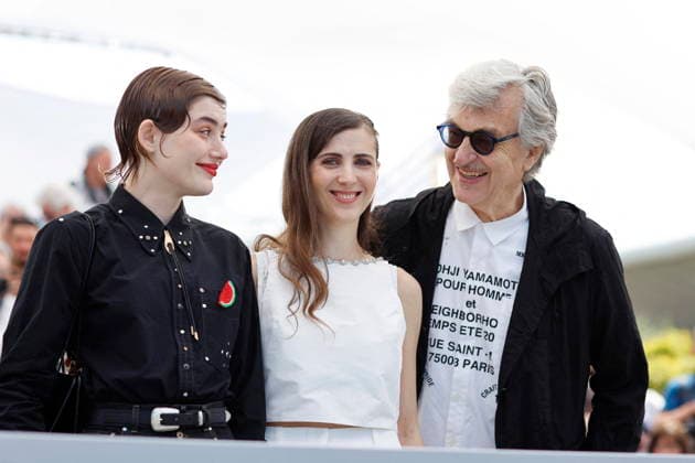 Naomi Cosma, Katharina Rivilis and Wim Wenders at the Ill Be Gone In June photocall at the 79th International Film Festival in Cannes, France on May 17, 2026 Jacovides Moreau Bestimage Ill Be Gone In June photocall at the 79th annual Cannes Film Festival at Palais des Festivals on May 17, 2026 in Cannes, France Cannes France  Copyright: xJACOVIDES-MOREAUx xBESTIMAGExJACOVIDES-MOREAUx xBESTIMAGEx