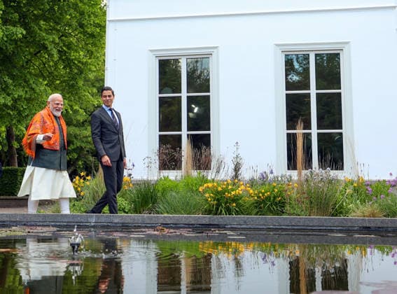 News Bilder des Tages RECORD DATE NOT STATED PM Modi and Netherlands PM Rob Jetten during a walk in the gardens of the latter™s official residence (Catshuis), in The Hague The Hague Netherlands , May 17 (ANI): Prime Minister Narendra Modi and Netherlands Prime Minister Rob Jetten during a walk in the gardens of the latter™s official residence (Catshuis), in The Hague on Saturday. (DPR PMO ANI Photo) The Hague The Hague Netherlands Copyright: xANIx ANI_20260517014