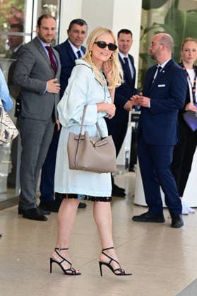Isabella Ferrari leaving the Hotel Martinez, actress, in Cannes for the 79th edition on Sunday, May 17, 2026 Romain Doucelin Bestimage Agency Cannes France  Copyright: xRomainxDoucelinx xBestimagexRomainxDoucelinx xBestimagex