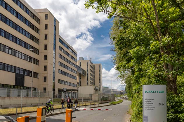 Reportage 17.05.2026 Die Firmenzentrale der Schaeffler AG am Gründungsstandort Herzogenaurach beim Familentag 2026 Tausende Firmenangehörige und deren Familien auf dem Betriebsgelände Herzogenaurach Bayern Deutschland *** Report 17 05 2026 The company headquarters of Schaeffler AG at the founding location Herzogenaurach at the Family Day 2026 Thousands of company employees and their families on the company premises Herzogenaurach Bavaria Germany