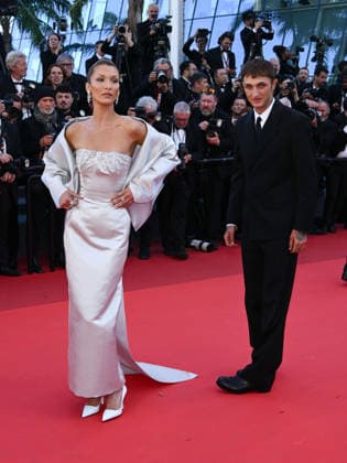 IPA84794589 - Cannes, 79th Cannes Film Festival 2026, Evening 6. Red Carpet film Garance Pictured: Bella Hadid with her brother Anwar Hadid  Copyright: xAlbertoxTerenghix xPoolxPhotoxEventsx07x 84794589