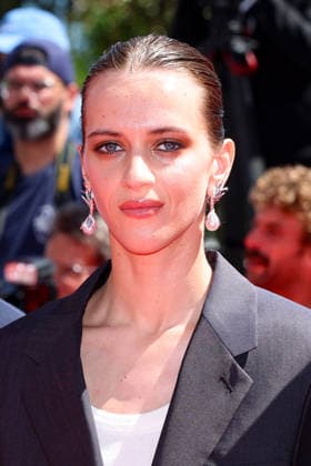 Hortense de Gromard Bijoux Tasaki Montée des marches du film Moulin lors du 79ème Festival International du Film de Cannes, le 17 mai 2026 Jacovides Moreau Bestimage Red carpet for Moulin at the 79th Cannes International Film Festival on May 17, 2026 Cannes France  Copyright: xJACOVIDES-MOREAUx xBESTIMAGExJACOVIDES-MOREAUx xBESTIMAGEx