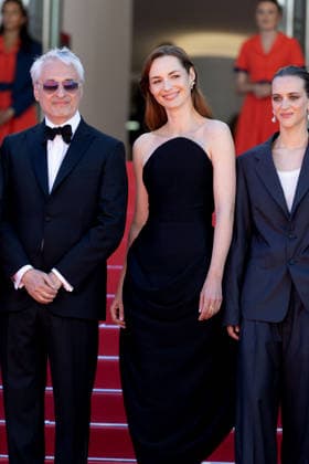 Alain Goldman, Louise Bourgoin, Hortense de Gromard Montée des marches du film Moulin lors du 79ème Festival International du Film de Cannes, le 17 mai 2026 Olivier Borde Bestimage Red carpet for Moulin at the 79th Cannes International Film Festival on May 17, 2026 Cannes France  Copyright: xOLIVIERxBORDEx xBESTIMAGExOLIVIERxBORDEx xBESTIMAGEx