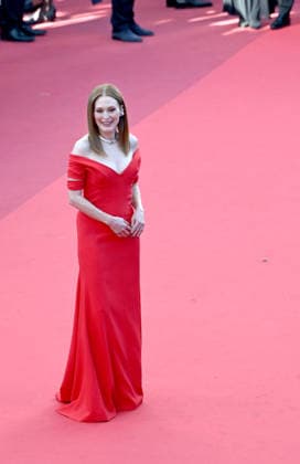 79ème Festival International du Film de Cannes Montée des marches du film Garance 79th International Cannes Film Festival Red Carpet with Garance cast 456266 2026 05 17 Cannes France Moore, Julianne  Copyright: xSergexArnalx xStarfacex STAR_456266_001
