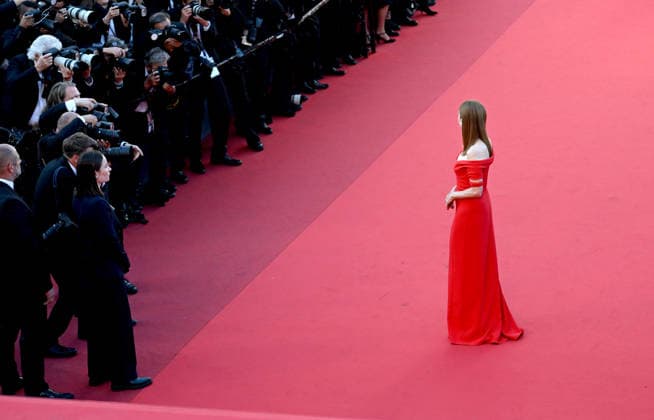 79ème Festival International du Film de Cannes Montée des marches du film Garance 79th International Cannes Film Festival Red Carpet with Garance cast 456266 2026 05 17 Cannes France Moore, Julianne  Copyright: xSergexArnalx xStarfacex STAR_456266_003