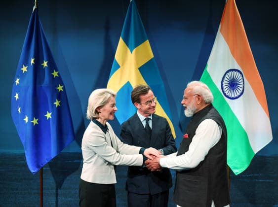 News Bilder des Tages Prime Minister Narendra Modi interacts with Prime Minister of Sweden Ulf Kristersson and European Commission President Ursula von der Leyen Gothenburg Sweden , May 17 (ANI): Prime Minister Narendra Modi interacts with Prime Minister of Sweden Ulf Kristersson and European Commission President Ursula von der Leyen, in Gothenburg on Sunday. (DPR PMO ANI Photo) gothenburg sweden Copyright: xANIx ANI_20260517551