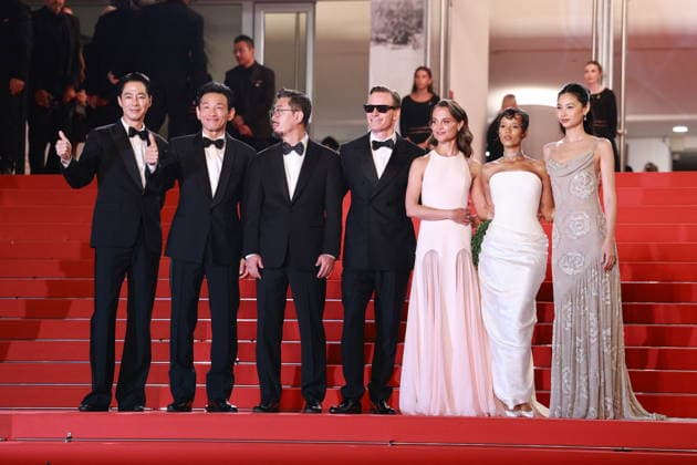 Cannes - Hope Red Carpet (L-R) Go Soo, Hwang Jeong-min, Na Hong-jin, Michael Fassbender, Alicia Vikander, Taylor Russell and Hoyeon attend the Hope screening on the red carpet during the 79th annual Cannes Film Festival at Palais des Festivals on May 17, 2026 in Cannes, France. Photo by Jerome Domine ABACAPRESS.COM Cannes France  Copyright: xDominexJerome ABACAx