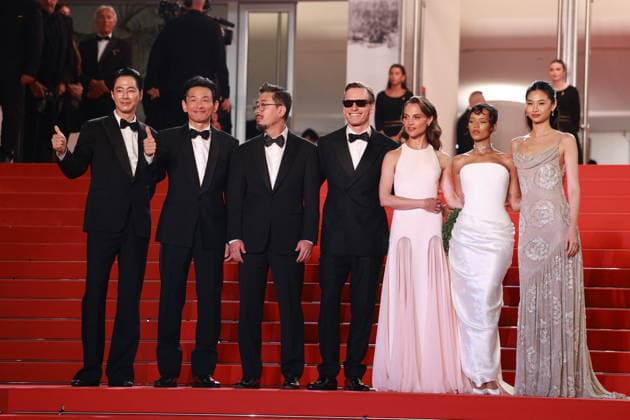 Cannes - Hope Red Carpet (L-R) Go Soo, Hwang Jeong-min, Na Hong-jin, Michael Fassbender, Alicia Vikander, Taylor Russell and Hoyeon attend the Hope screening on the red carpet during the 79th annual Cannes Film Festival at Palais des Festivals on May 17, 2026 in Cannes, France. Photo by Jerome Domine ABACAPRESS.COM Cannes France  Copyright: xDominexJerome ABACAx