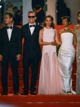 IPA84804020 - Cannes, 79th Cannes Film Festival 2026, Evening 6. Red Carpet film Hope Pictured: Na Hong-jin, Michael Fassbender, Alicia Vikander, Taylor Russell  Copyright: xAlbertoxTerenghix xPoolxPhotoxEventsx07x 84804020