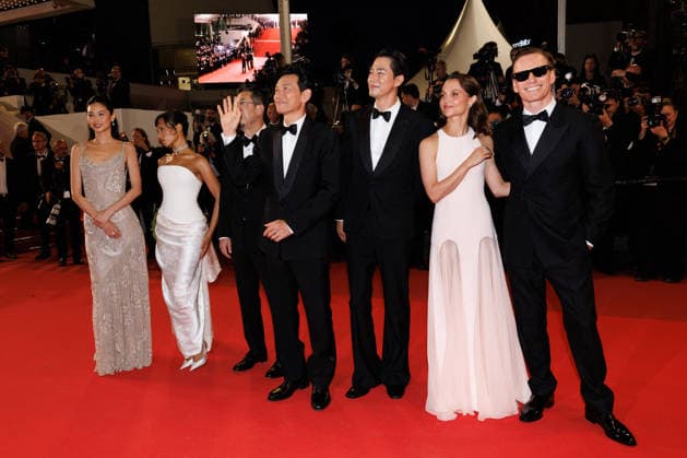 Hoyeon Jung, Taylor Russell, Na Hong jin, Hwang Jeong min, Go Soo, Alicia Vikander, Michael Fassbender Montée des marches du film Hope lors du 79ème Festival International du Film de Cannes, le 17 mai 2026 Jacovides Moreau Bestimage Red carpet for Hope at the 79th Cannes International Film Festival on May 17, 2026 Cannes France  Copyright: xJACOVIDES-MOREAUx xBESTIMAGExJACOVIDES-MOREAUx xBESTIMAGEx