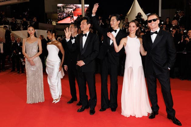 Hoyeon Jung, Taylor Russell, Na Hong jin, Hwang Jeong min, Go Soo, Alicia Vikander, Michael Fassbender Montée des marches du film Hope lors du 79ème Festival International du Film de Cannes, le 17 mai 2026 Jacovides Moreau Bestimage Red carpet for Hope at the 79th Cannes International Film Festival on May 17, 2026 Cannes France  Copyright: xJACOVIDES-MOREAUx xBESTIMAGExJACOVIDES-MOREAUx xBESTIMAGEx