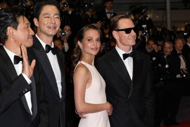 Cannes Hope screening NG Go Soo, Hwang Jeong-min, Na Hong-jin, Michael Fassbender, Alicia Vikander, Taylor Russell and Hoyeon Jung attending the ‘Hope’ Screening and Red Carpet at Palais Des Festivals in Cannes, France on May 17 2026 as part of the 79th Cannes Film Festival. Photo by Nicolas Genin ABACAPRESS.COM Cannes France  Copyright: xGeninxNicolas ABACAx