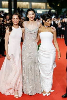 Alicia Vikander, Hoyeon Jung, Taylor Russell Montée des marches du film Hope lors du 79ème Festival International du Film de Cannes, le 17 mai 2026 Jacovides Moreau Bestimage Red carpet for Hope at the 79th Cannes International Film Festival on May 17, 2026 Cannes France  Copyright: xJACOVIDES-MOREAUx xBESTIMAGExJACOVIDES-MOREAUx xBESTIMAGEx