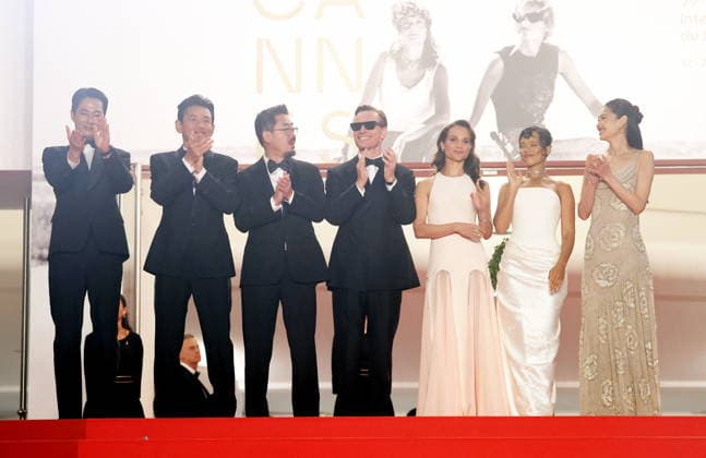 Go Soo, Hwang Jeong min, Na Hong jin, Michael Fassbender, Alicia Vikander, Taylor Russell, Hoyeon Jung Montée des marches du film Hope lors du 79ème Festival International du Film de Cannes, le 17 mai 2026 Jacovides Moreau Bestimage Red carpet for Hope at the 79th Cannes International Film Festival on May 17, 2026 Cannes France  Copyright: xJACOVIDES-MOREAUx xBESTIMAGExJACOVIDES-MOREAUx xBESTIMAGEx