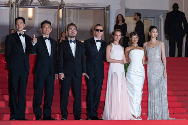 Cannes Hope screening NG Go Soo, Hwang Jeong-min, Na Hong-jin, Michael Fassbender, Alicia Vikander, Taylor Russell and Hoyeon Jung attending the ‘Hope’ Screening and Red Carpet at Palais Des Festivals in Cannes, France on May 17 2026 as part of the 79th Cannes Film Festival. Photo by Nicolas Genin ABACAPRESS.COM Cannes France  Copyright: xGeninxNicolas ABACAx