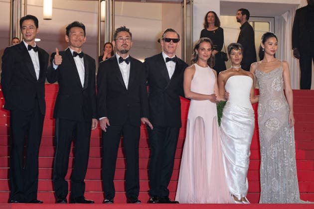 Cannes Hope screening NG Go Soo, Hwang Jeong-min, Na Hong-jin, Michael Fassbender, Alicia Vikander, Taylor Russell and Hoyeon Jung attending the ‘Hope’ Screening and Red Carpet at Palais Des Festivals in Cannes, France on May 17 2026 as part of the 79th Cannes Film Festival. Photo by Nicolas Genin ABACAPRESS.COM Cannes France  Copyright: xGeninxNicolas ABACAx
