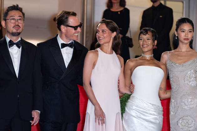 Cannes Hope screening NG Go Soo, Hwang Jeong-min, Na Hong-jin, Michael Fassbender, Alicia Vikander, Taylor Russell and Hoyeon Jung attending the ‘Hope’ Screening and Red Carpet at Palais Des Festivals in Cannes, France on May 17 2026 as part of the 79th Cannes Film Festival. Photo by Nicolas Genin ABACAPRESS.COM Cannes France  Copyright: xGeninxNicolas ABACAx