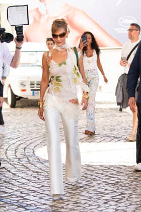 79th Cannes Film Festival People 17 May Martinez Hotel - Cannes, France Bella Hadid 79th Cannes Film Festival People 17 May Martinez Hotel - Cannes, France 17th May 2026 SGPItalia id 134688_069 *Not Exclusive  Copyright: xSGP
