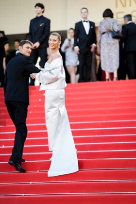 79ème Festival International du Film de Cannes Montee Garance 79th International Cannes Film Festival Red Carpet Garance with 456277 2026 05 17 Hadid, Bella Hadid, Anwar  Copyright: xLionelxGuericolas MPPx STAR_456277_076