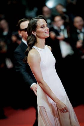 79ème Festival International du Film de Cannes Montée des marches du film Hope 79th International Cannes Film Festival Red Carpet with Hope cast 456279 2026 05 17 Vikander, Alicia Fassbender, Michael  Copyright: xLionelxGuericolas MPPx STAR_456279_016