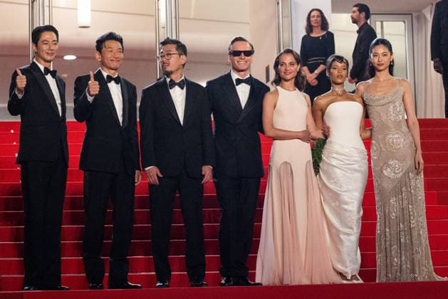 Go Soo, Hwang Jeong min, Na Hong jin, Michael Fassbender, Alicia Vikander, Taylor Russell et Hoyeon Jung Montée des marches du film Hope lors du 79ème Festival International du Film de Cannes, le 17 mai 2026 Jacovides Moreau Bestimage Red carpet for Hope at the 79th Cannes International Film Festival on May 17, 2026 Cannes France  Copyright: xJACOVIDES-MOREAUx xBESTIMAGExJACOVIDES-MOREAUx xBESTIMAGEx