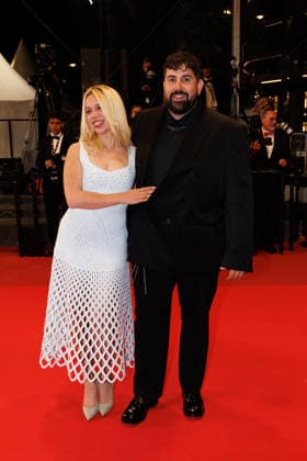 Artus et sa compagne Kim Higelin Montée des marches du film Jim Queen lors du 79ème Festival International du Film de Cannes le 18 mai 2026 Moreau Jacovides Bestimage The red carpet for the film Jim Queen at the 79th Cannes International Film Festival on 18 May 2026 Cannes France  Copyright: xJACOVIDES-MOREAUx xBESTIMAGExJACOVIDES-MOREAUx xBESTIMAGEx