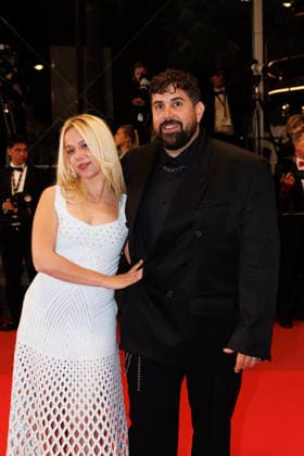 Artus et sa compagne Kim Higelin Montée des marches du film Jim Queen lors du 79ème Festival International du Film de Cannes le 18 mai 2026 Moreau Jacovides Bestimage The red carpet for the film Jim Queen at the 79th Cannes International Film Festival on 18 May 2026 Cannes France  Copyright: xJACOVIDES-MOREAUx xBESTIMAGExJACOVIDES-MOREAUx xBESTIMAGEx