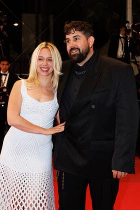 Artus et sa compagne Kim Higelin Montée des marches du film Jim Queen lors du 79ème Festival International du Film de Cannes le 18 mai 2026 Moreau Jacovides Bestimage The red carpet for the film Jim Queen at the 79th Cannes International Film Festival on 18 May 2026 Cannes France  Copyright: xJACOVIDES-MOREAUx xBESTIMAGExJACOVIDES-MOREAUx xBESTIMAGEx