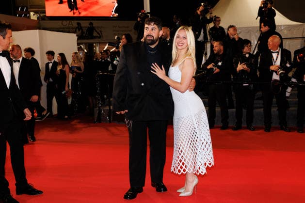 Artus et sa compagne Kim Higelin Montée des marches du film Jim Queen lors du 79ème Festival International du Film de Cannes le 18 mai 2026 Moreau Jacovides Bestimage The red carpet for the film Jim Queen at the 79th Cannes International Film Festival on 18 May 2026 Cannes France  Copyright: xJACOVIDES-MOREAUx xBESTIMAGExJACOVIDES-MOREAUx xBESTIMAGEx