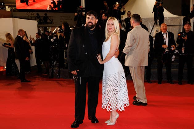 Artus et sa compagne Kim Higelin Montée des marches du film Jim Queen lors du 79ème Festival International du Film de Cannes le 18 mai 2026 Moreau Jacovides Bestimage The red carpet for the film Jim Queen at the 79th Cannes International Film Festival on 18 May 2026 Cannes France  Copyright: xJACOVIDES-MOREAUx xBESTIMAGExJACOVIDES-MOREAUx xBESTIMAGEx