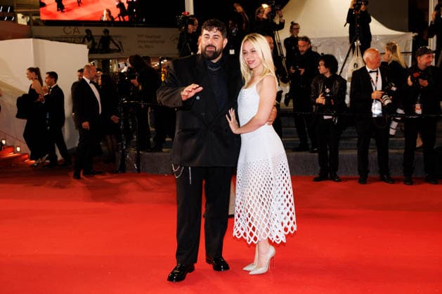 Artus et sa compagne Kim Higelin Montée des marches du film Jim Queen lors du 79ème Festival International du Film de Cannes le 18 mai 2026 Moreau Jacovides Bestimage The red carpet for the film Jim Queen at the 79th Cannes International Film Festival on 18 May 2026 Cannes France  Copyright: xJACOVIDES-MOREAUx xBESTIMAGExJACOVIDES-MOREAUx xBESTIMAGEx
