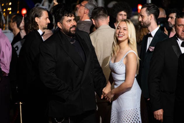 79ème Festival International du Film de Cannes Montée des marches du film Jim Queen 456281 2026 05 18 Cannes France Victor Artus Solaro, Artus Higelin, Kim  Copyright: xIvankaxVoisinx xStarfacex STAR_456281_008