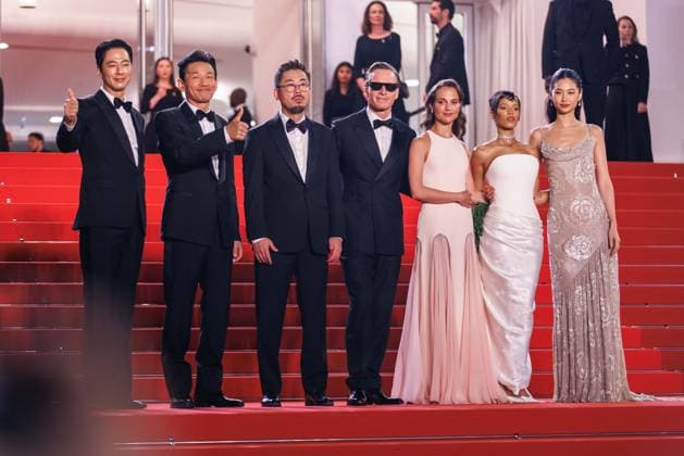 Red carpet of HOPE at the 79th Cannes Film Festival in Cannes, France - 17 May 2026 (L-R) Go Soo, Hwang Jeong-min, Na Hong-jin, Michael Fassbender, Alicia Vikander, Taylor Russell and Hoyeon Jung attend the red carpet of Hope at the 79th Cannes Film Festival. Cannes France Copyright: xMarcoxBaradax xSOPAxImagesx 20260517_RED CARPET GARANCE-31