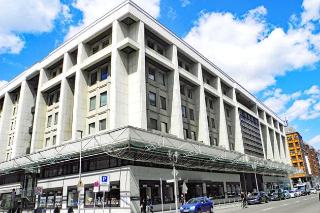 Das Russische Haus der Wissenschaft und Kultur, ein Monumentalbau in der Friedrichstrasse *** The Russian House of Science and Culture, a monumental building in Friedrichstrasse