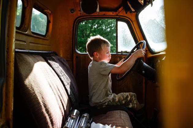 Little Boy Pretending To Drive Vintage Truck McClure, Illinois, United States CR_WEKW260514B-2030042-01 ,model released, Symbolfoto