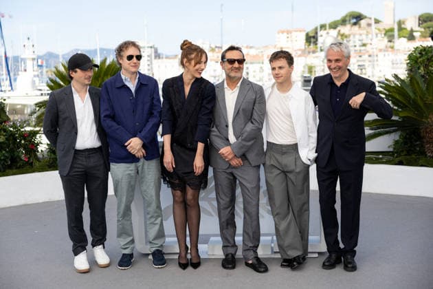 Olivier Demangel, Laszlo Neles, Louise Bourgoin, Gilles Lellouche, Félix Lefebvre, Alain Goldman Photocall for Moulin at the 79th Cannes International Film Festival, May 18th, 2026 Jacovides Moreau Bestimage Photocall for Moulin at the 79th Cannes International Film Festival May 18th, 2026 Cannes France  Copyright: xJACOVIDES-MOREAUx xBESTIMAGExJACOVIDES-MOREAUx xBESTIMAGEx