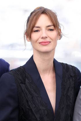 Cannes - Moulin Photocall JD Louise Bourgouin attend the photocall of the film Moulin during the 79th annual Cannes Film Festival at Palais des Festivals on May 18, 2026 in Cannes, France. Photo by Jerome Domine ABACAPRESS.COM Cannes France  Copyright: xDominexJerome ABACAx