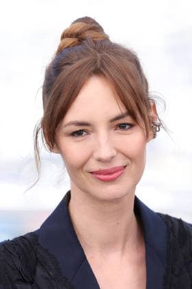 Cannes - Moulin Photocall JD Louise Bourgouin attend the photocall of the film Moulin during the 79th annual Cannes Film Festival at Palais des Festivals on May 18, 2026 in Cannes, France. Photo by Jerome Domine ABACAPRESS.COM Cannes France  Copyright: xDominexJerome ABACAx