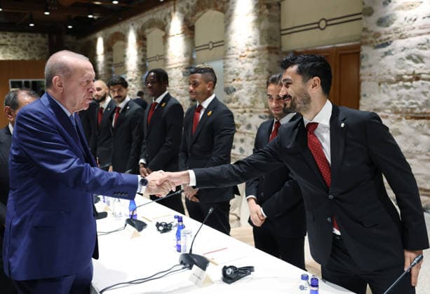 Turkish President Recep Tayyip Erdogan ISTANBUL, TURKIYE - MAY 18: (----EDITORIAL USE ONLY - MANDATORY CREDIT - TURKISH PRESIDENCY MURAT KULA HANDOUT - NO MARKETING NO ADVERTISING CAMPAIGNS - DISTRIBUTED AS A SERVICE TO CLIENTS----) Turkish President Recep Tayyip Erdogan shakes hands with Ilkay Gundogan as Erdogan receives the players and coaching staff of the Galatasaray soccer team, which finished the 2025-2026 Turkish Super Lig season as champions in Istanbul, Turkiye on May 18, 2026. TUR Presidency Murat Kula Anadolu Istanbul Turkey. Editorial use only. Please get in touch for any other usage.  Copyright: x2026xAnadoluxTURxPresidencyx xMuratxKulax