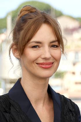 79ème Festival International du Film de Cannes Photocall with cast of the film Moulin 79th Cannes Film Festival Photocall with cast of the film Moulin Louise Bourgoin 456299 2026 05 18 Cannes France  Copyright: xIsabellexVautierx xStarfacex STAR_456299_005