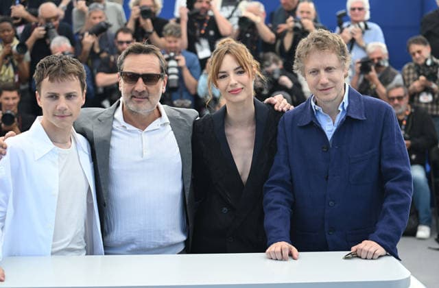 79ème Festival International du Film de Cannes Photocall of the film Moulin 79th International Film Festival of Cannes Photocall of the film Moulin 456301 2026 05 18 Lellouche, Gilles Bourgoin, Louise Lefebvre, Felix Nemes, Laszlo  Copyright: xSergexArnalx xStarfacex STAR_456301_007
