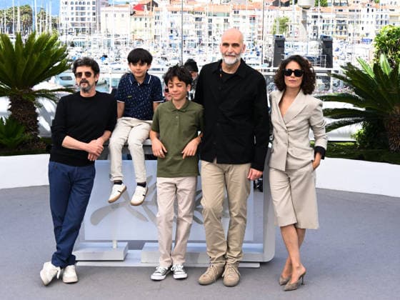 IPA84824424 - Cannes Film Festival 2026, Day 7. Photocall of the film Aqui. Pictured are Manolo Solo, Alex Pelaez, Hugo Encuentra, Tiago Guedes and Patricia Lopez Arnaiz.  Copyright: xAlbertoxTerenghix xPoolxPhotoxEventsx07x 84824424