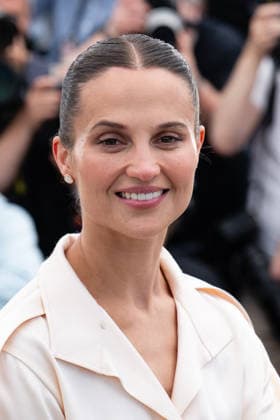 Cannes Hope Photocall LZ Alicia Vikander attends the photocall of Hope during the 79th Cannes International Film Festival in Cannes, France on May 18, 2026, the film selected in the Official Competition. Photo by Laurent Zabulon ABACAPRESS.COM  Copyright: xZabulonxLaurentx