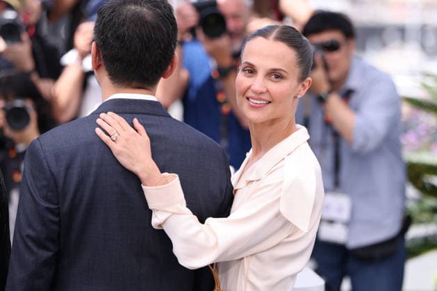 Cannes - Hope Photocall JD Alicia Vikander attend the photocall of the film Hope during the 79th annual Cannes Film Festival at Palais des Festivals on May 18, 2026 in Cannes, France. Photo by Jerome Domine ABACAPRESS.COM Cannes France  Copyright: xDominexJerome ABACAx