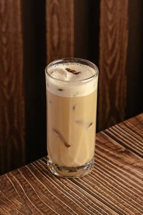 IMAGO Creative, Food, Trend, Iced Coffee Tall glass of iced coffee with creamy foam on top R_KUAL260517-2031170-01
