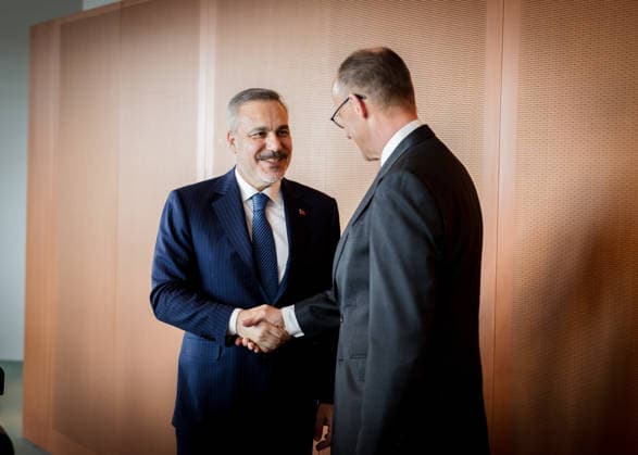 Turkish Foreign Minister Hakan Fidan in Berlin BERLIN, GERMANY - MAY 18: Turkish Foreign Minister Hakan Fidan (L) meets with German Chancellor Friedrich Merz (R) during his visit to Berlin, Germany, on May 18, 2026. Murat Gok Anadolu Berlin Germany. Editorial use only. Please get in touch for any other usage.  Copyright: x2026xAnadoluxMuratxGokx