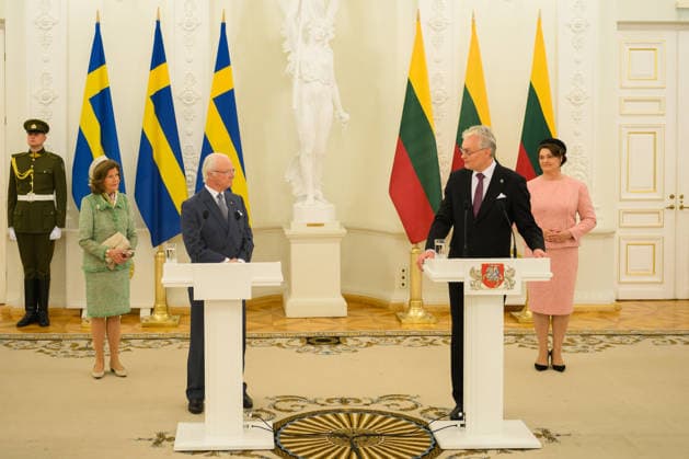 Sweden’s King Carl XVI Gustaf and Queen Silvia are on an official visit in Vilnius, Lithuania - 18 MAY 2026. Sweden’s King, Carl XVI Gustaf , Queen, Silvia Renate Sommerlath ,Lithuanian President, Gitanas Nauseda and First Lady, Diana Nausediene seen during their meeting at Presidential Palace. Sweden’s King Carl XVI Gustaf and Queen Silvia are on an official visit to Lithuania. On Monday, they met with Lithuanian President Gitanas Nauseda and First Lady Diana Nausediene at the Presidential Palace in Vilnius. Vilnius Lithuania Copyright: xYauhenxYerchakx xSOPAxImagesx king_and_queen_of_sweden_vilnius_4588