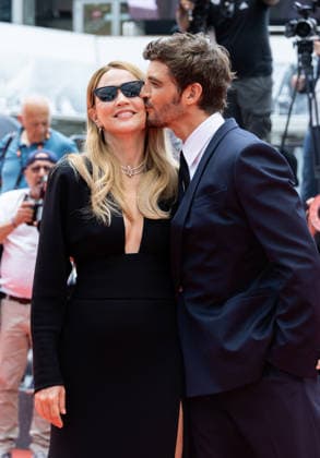 Internationale Filmfestspiele von Cannes, The Unknown Premiere #4 79ème Festival International du Film de Cannes Montée des marches du film L inconnue 79th International Cannes Film Festival Red Carpet with L inconnue cast 456335 2026 05 18 Efira, Virginie Schneider, Niels  Copyright: xIvankaxVoisinx xStarfacex STAR_456335_003